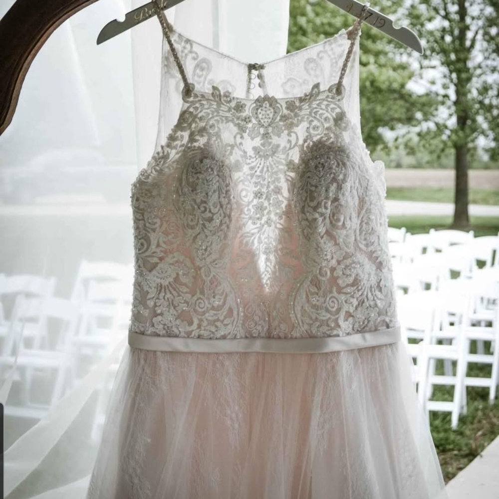 Elegant Lace Wedding Dress